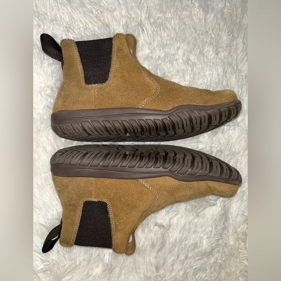 Tan Chukka Boots with Suede Finish and Rounded Toe - Picture 6 of 8